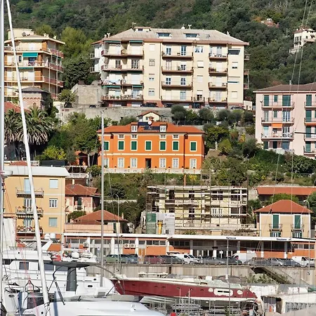 Διαμέρισμα Trilocale In 5 Varazze