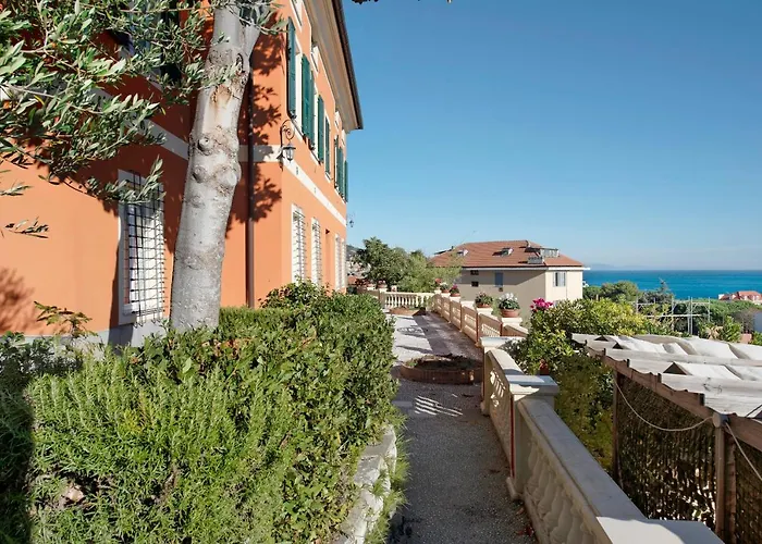 Trilocale In 5 Varazze