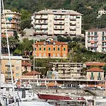 Apartment Trilocale In 5 Varazze