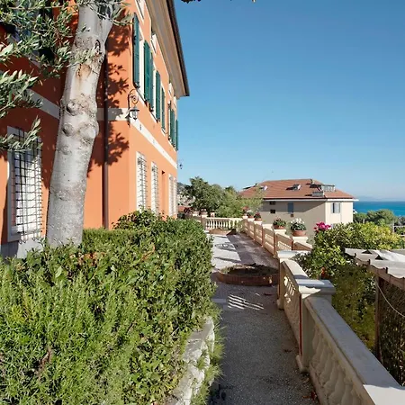 Trilocale In 5 Varazze